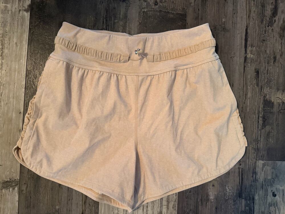 TravisMathew Women’s Shorts Size Medium Beige Tan Drawstring Athleisure